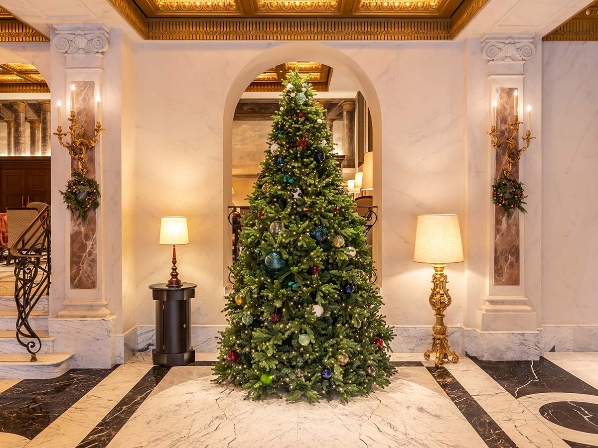 The elegance of Venini of Christmas at Hotel Eden