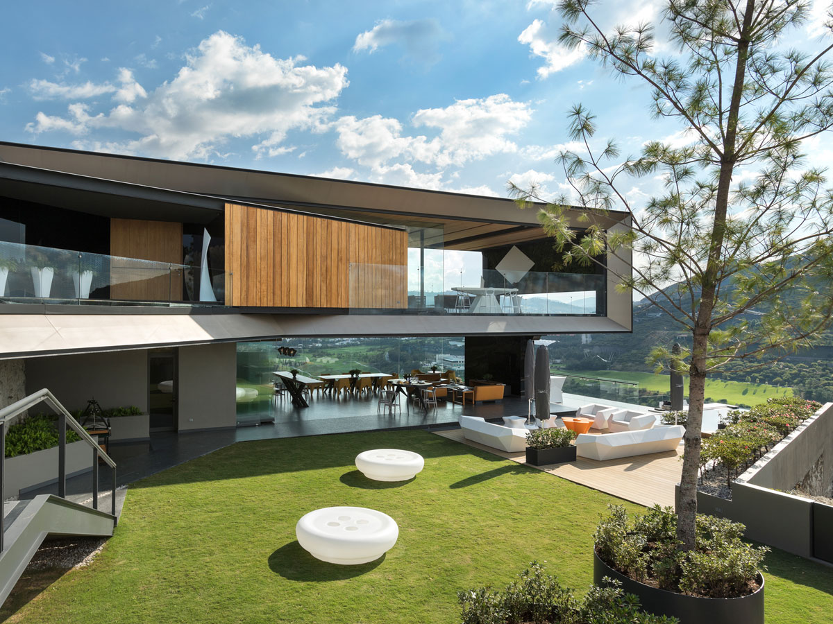 Vondom: daring forms for an architecture of balance