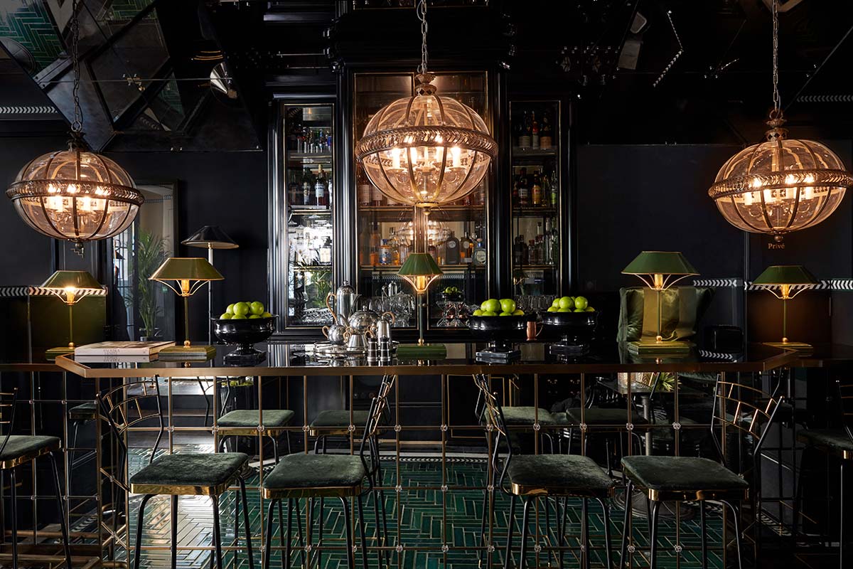 Monsieur George: glitz & glam