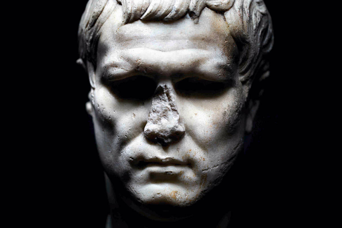 Eternity, a dialogue between ancient art and photography
