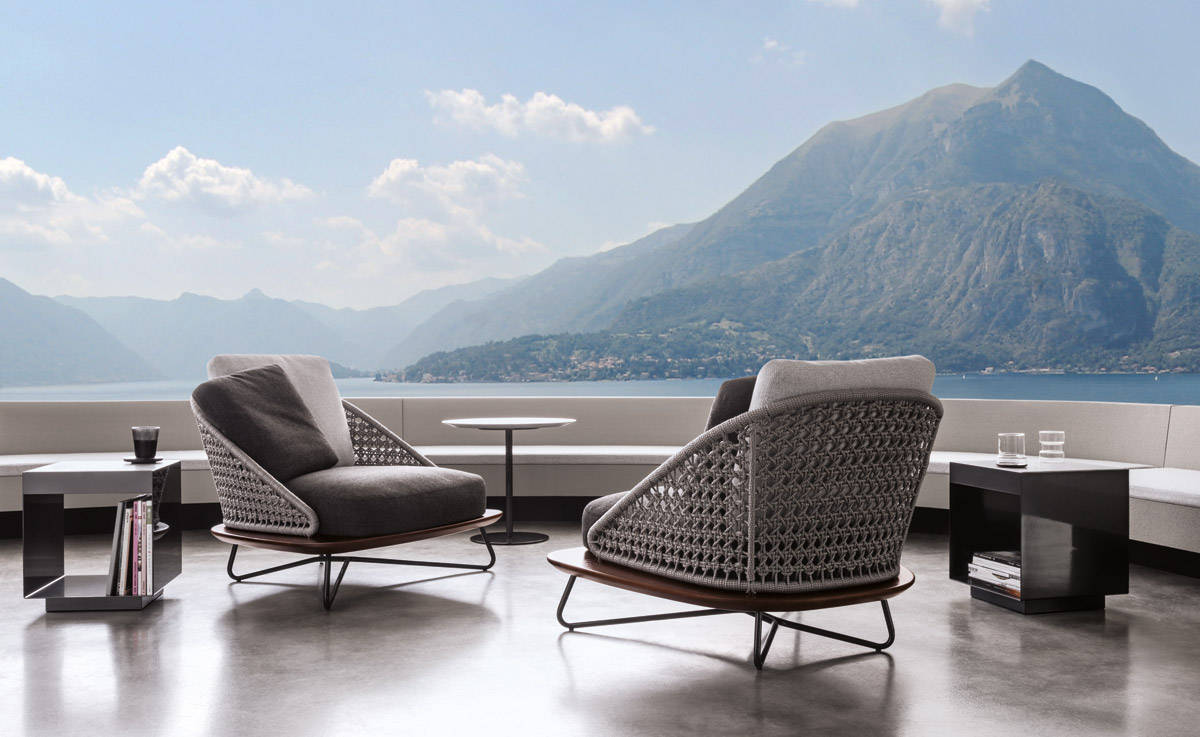 Minotti. Gioco di contrasti in esterna
