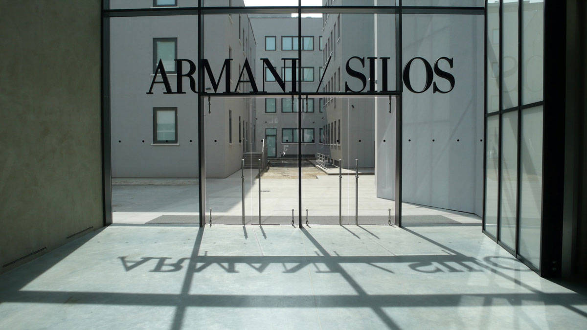 Rigore ed equilibrio per Armani/Silos