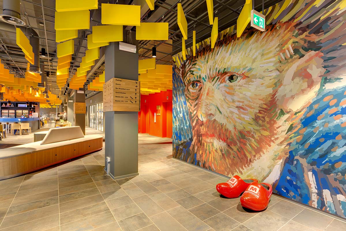 A lobby for Van Gogh