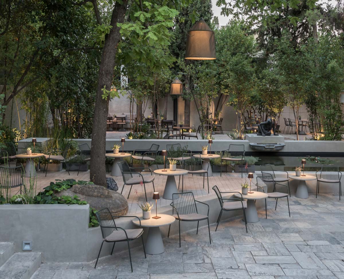 Metal seating: rods rule