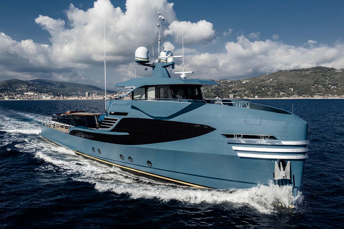 Phantom, uno yacht ombra
