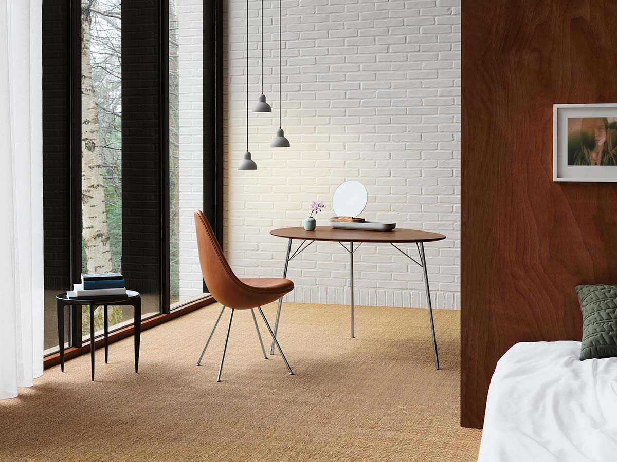 Fritz Hansen riedita il tavolo Egg, capolavoro di Arne Jacobsen
