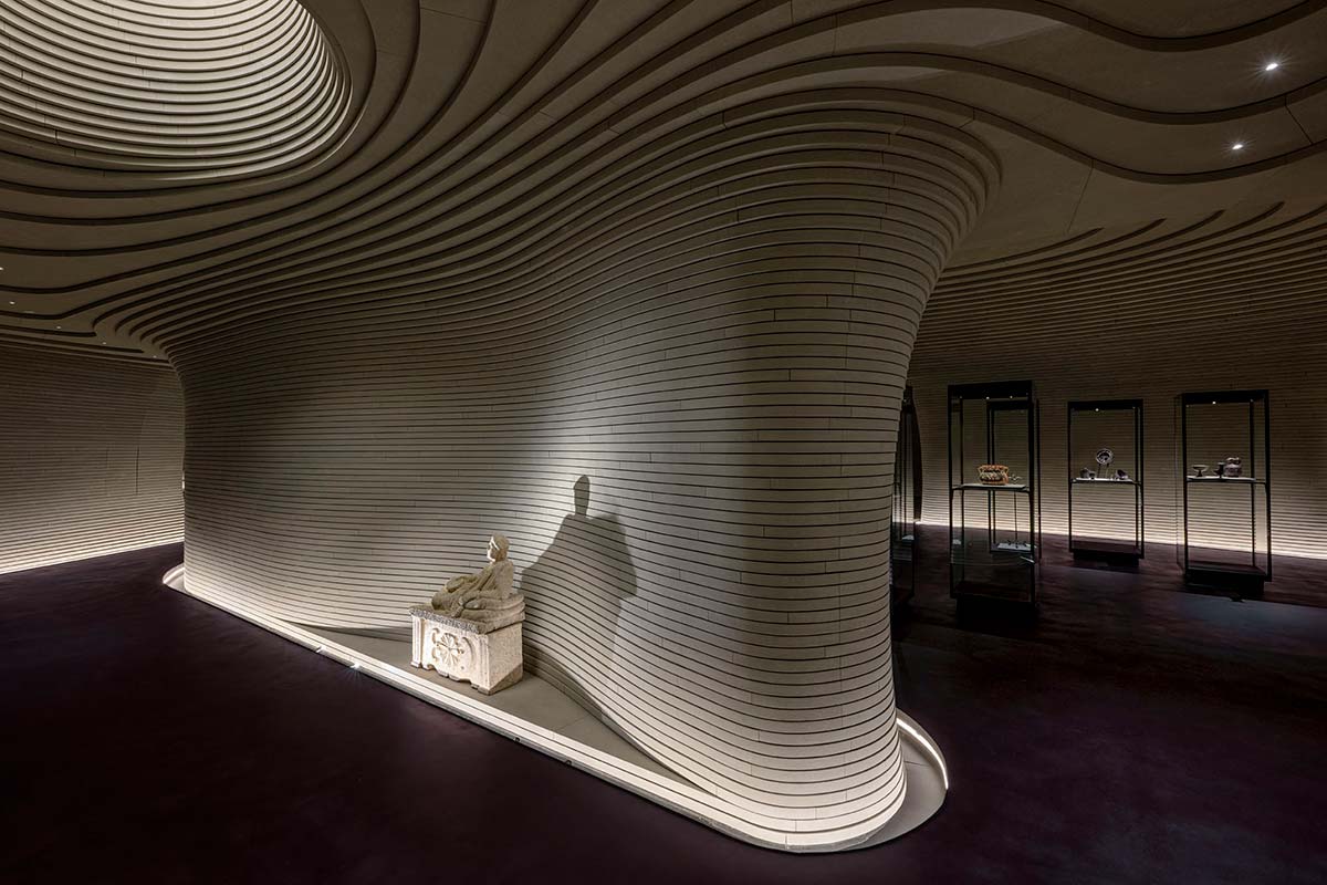 Short circuit between antiquity and the contemporary