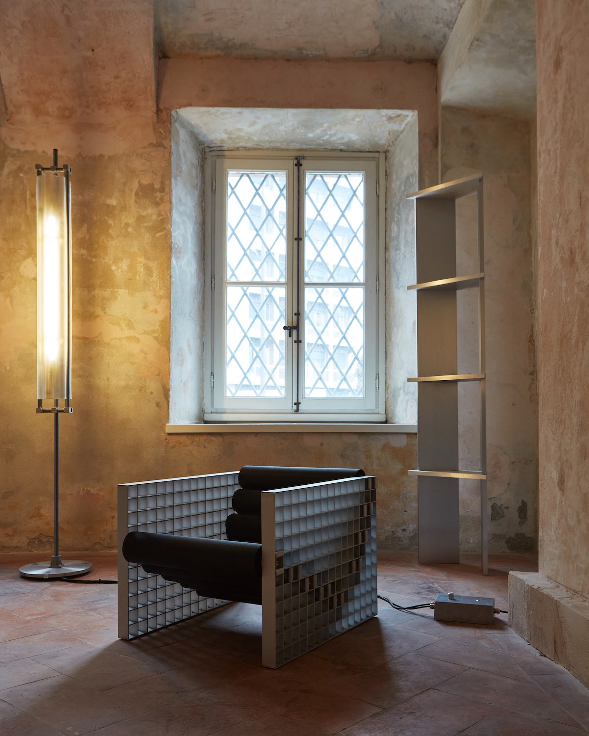 Assemblage n. 31, design The Back Studio; Raster Furniture Armchair 01, design Antonio Barone; SE01, design Johan Viladrich – Photo © Frank Stellano