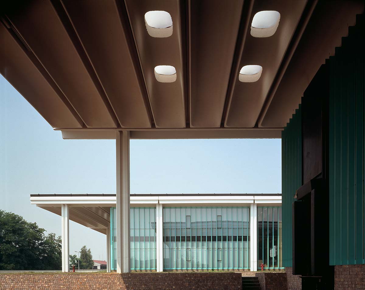 UniFor, Turate, Italy - Photo © Gabriele Basilico