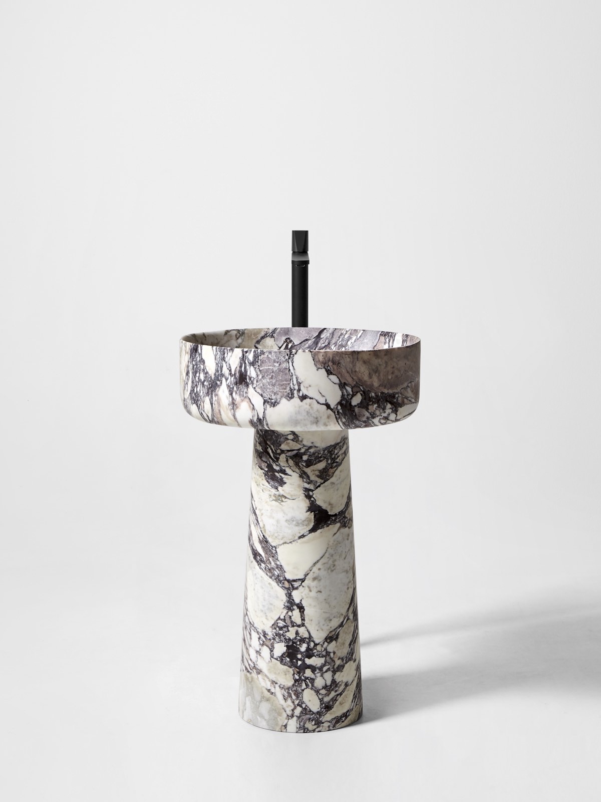 Albume Calacatta Viola by Antoniolupi, design Carlo Colombo
