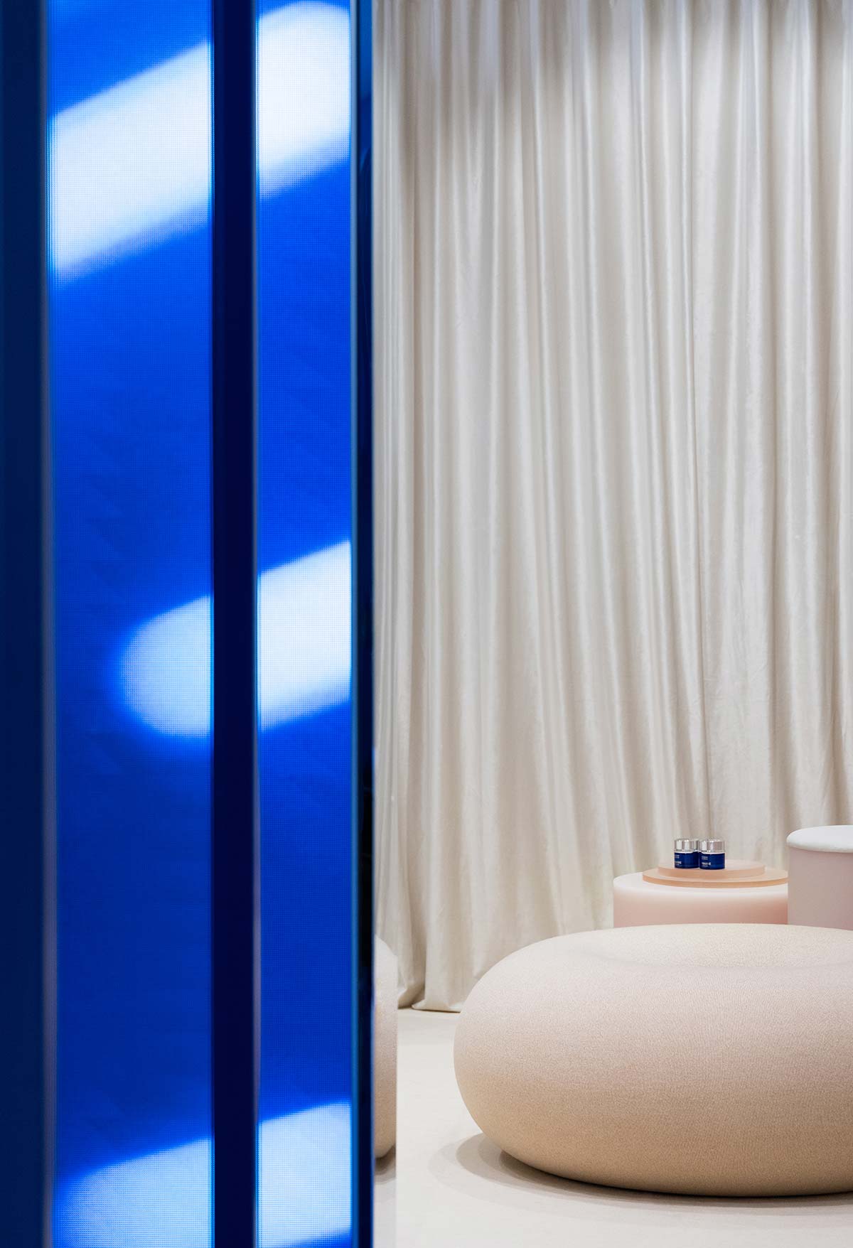 The Cobalt House by La Prairiex, design Sabine Marcelis - Photo © courtesy of La Prairie