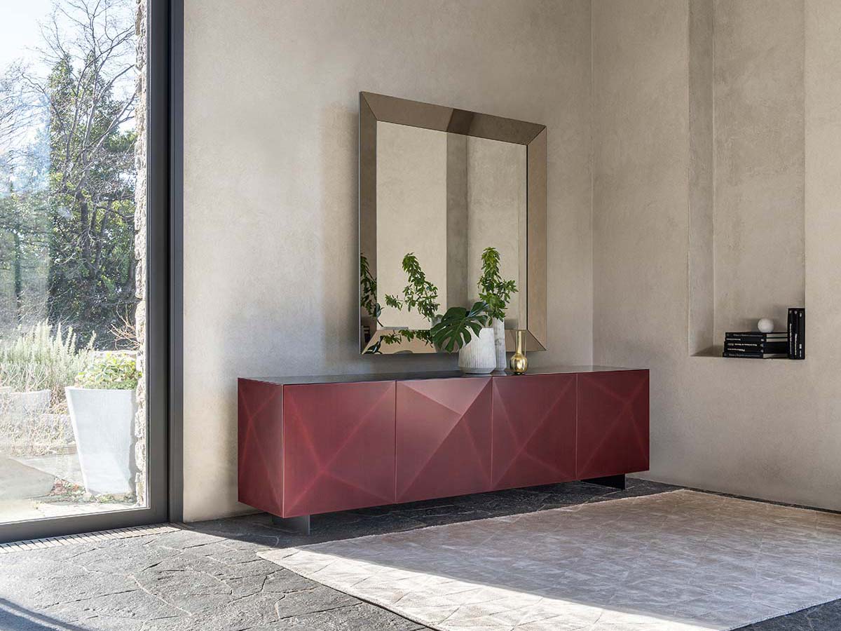 Riflessi, sartorial proportions and precious finishes