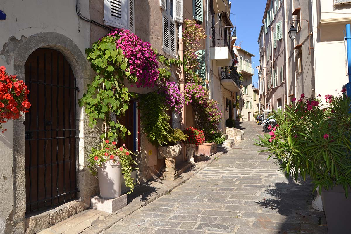 Le Suquet district, Cannes - Photo © Gala_K