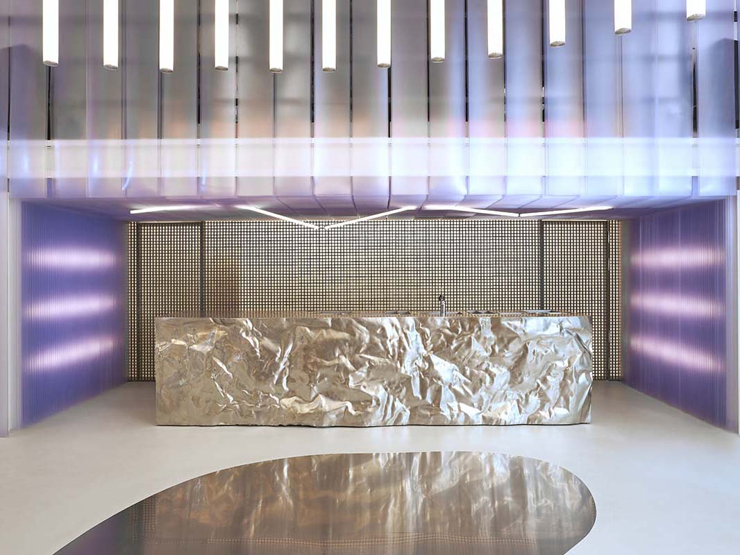 Il design scultoreo e originale di CARA DAVIDE