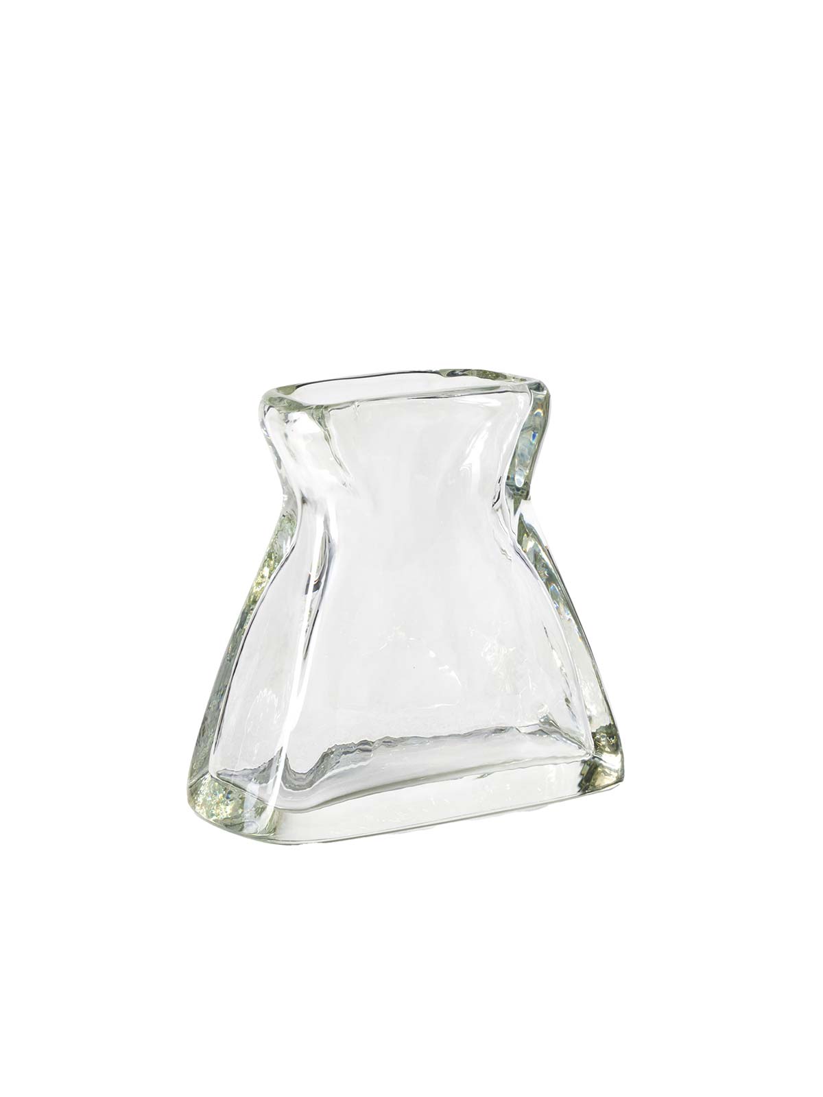 Vase à fleurs échancré by Cassina, design Charlotte Perriand - Photo © Luca Merli