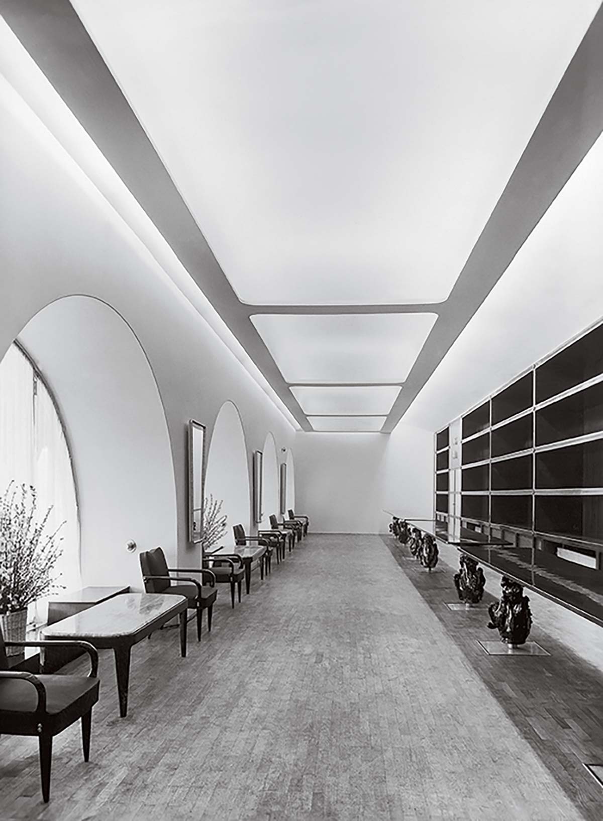 Galleria di vendita piano superiore del negozio di Milano piazza Duomo - Photo © A. Villani e Figli