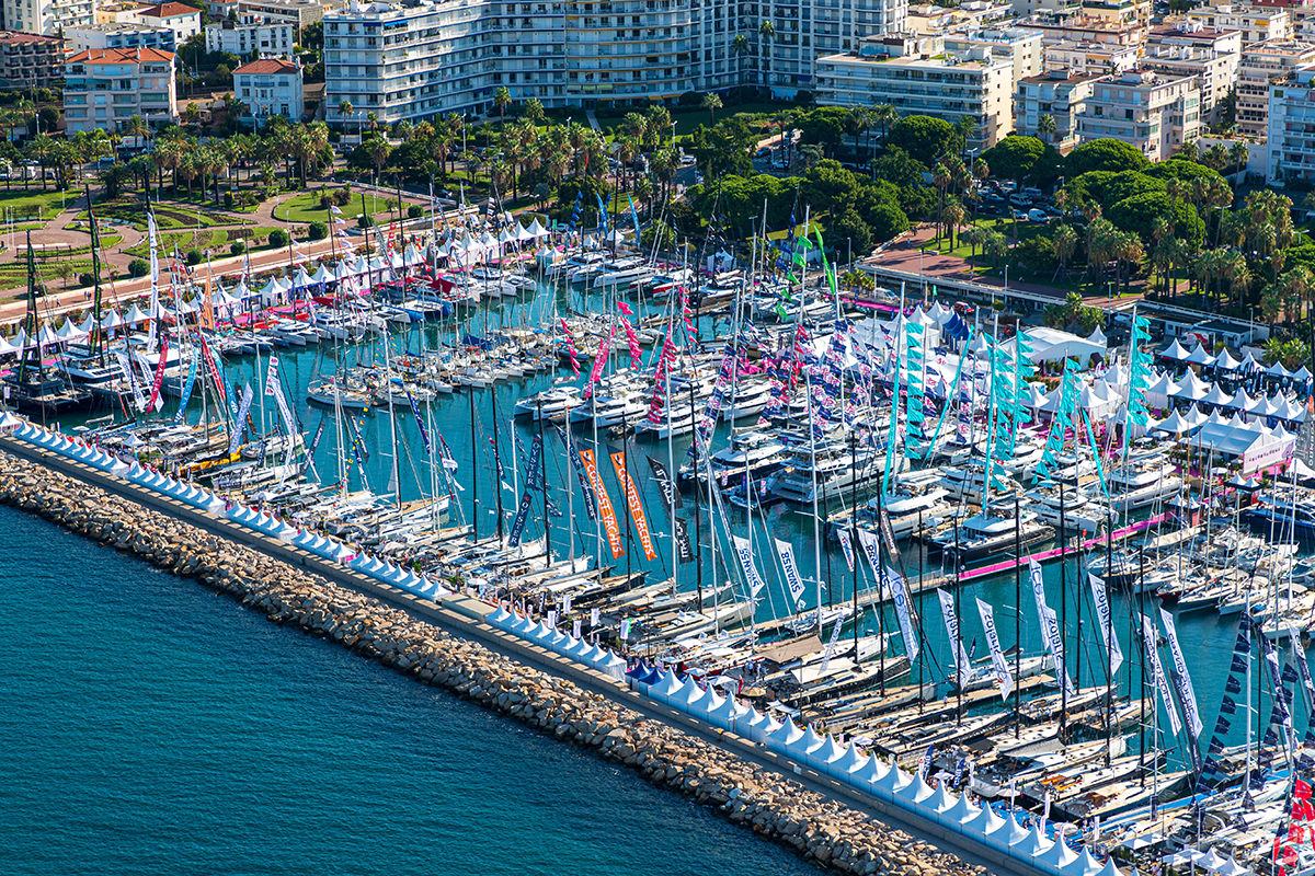 Cannes Yachting Festival - Photo © Kelagopian