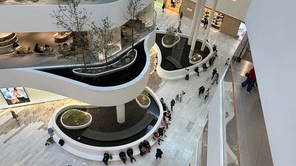 Hyundai Seoul department store, Seoul, Korea - Photo © yllyso