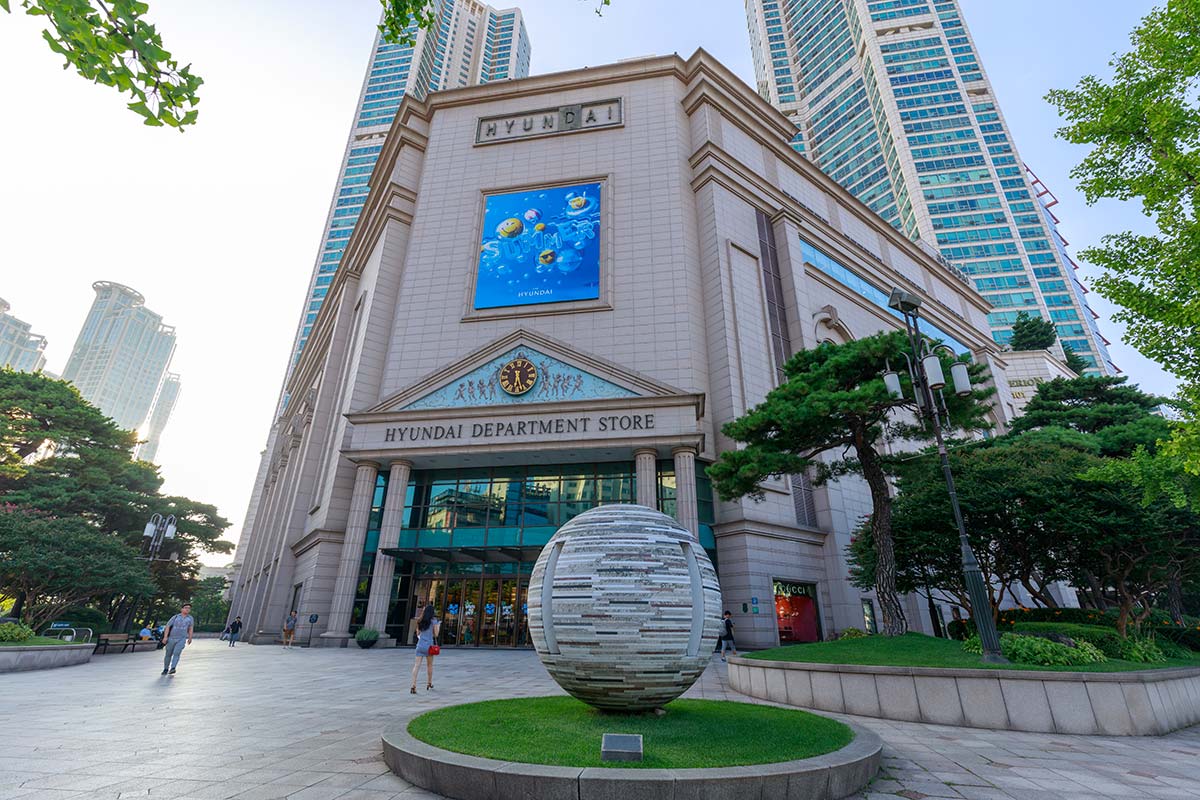 Mokdong Hyundai Department Store in Yangcheon-gu, Seoul, Korea - Photo © ARTYOORAN