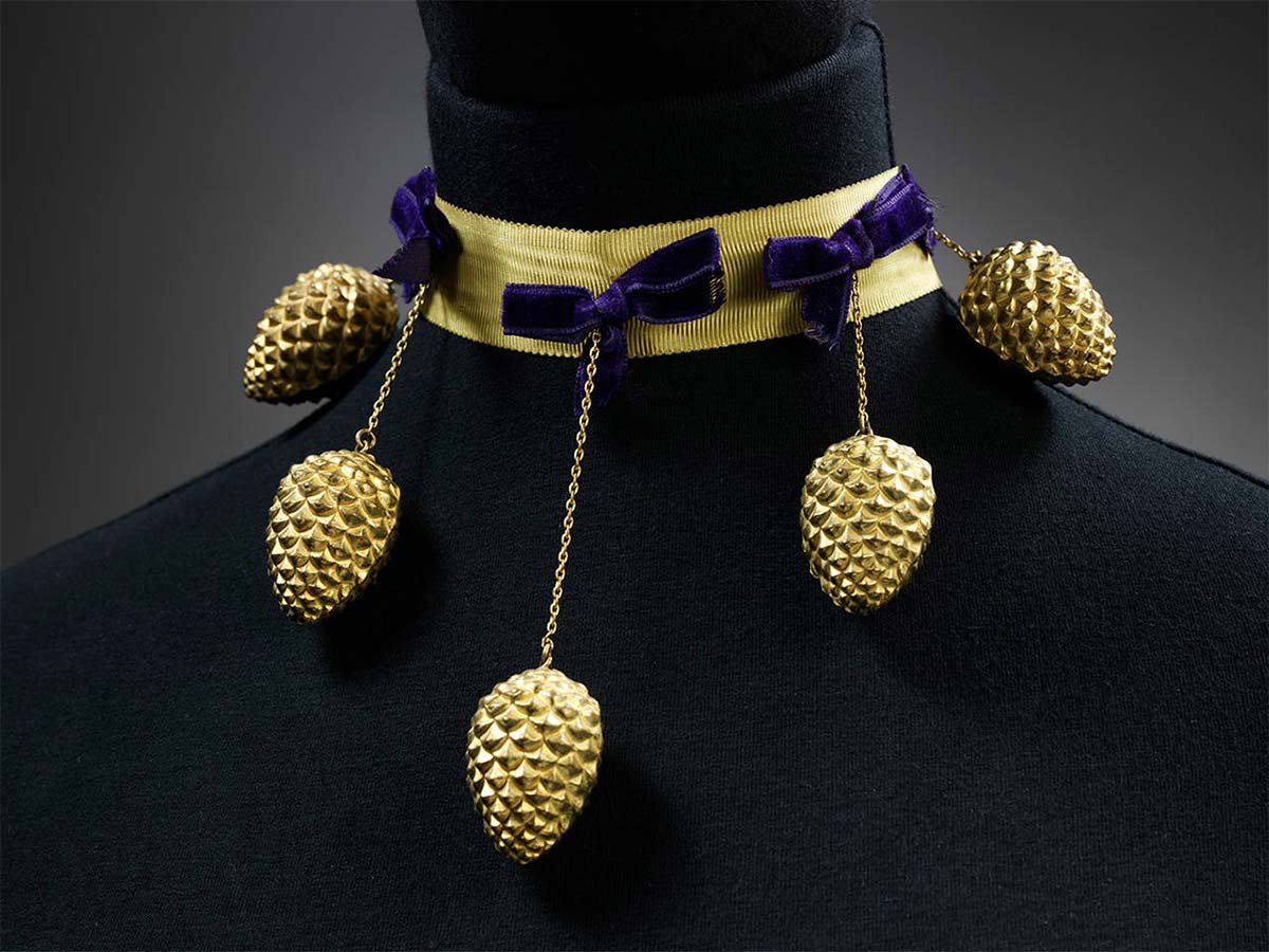 Elsa Schiaparelli, Pagan Collection, Fall 1938, pine cone necklace