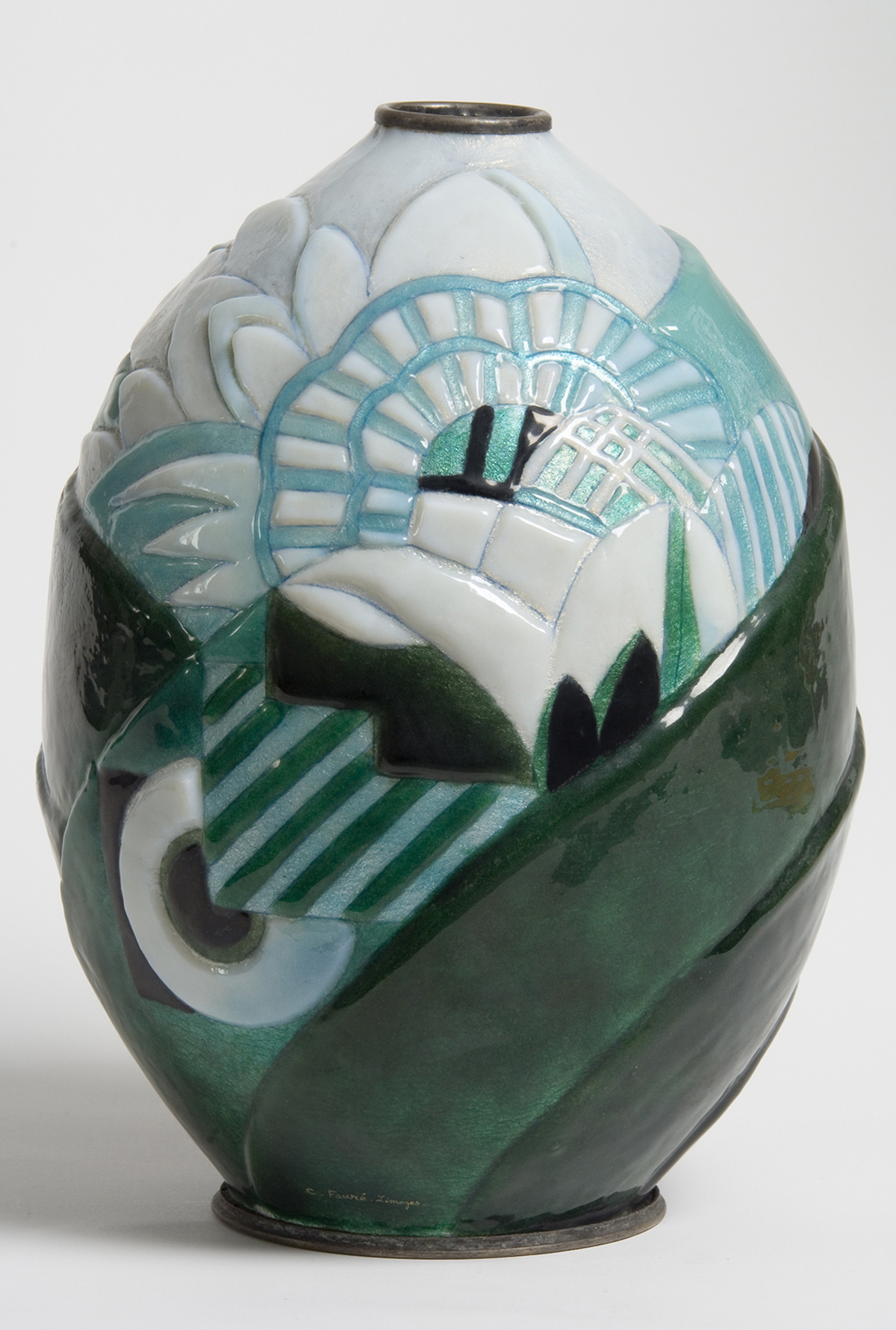 Vase Lucien, Emile Fauré, 1927 – from the 1925-2025. Cent ans d’Art Déco exhibition at Musée des Arts Décoratifs – Photo courtesy Musée des Arts Décoratifs
