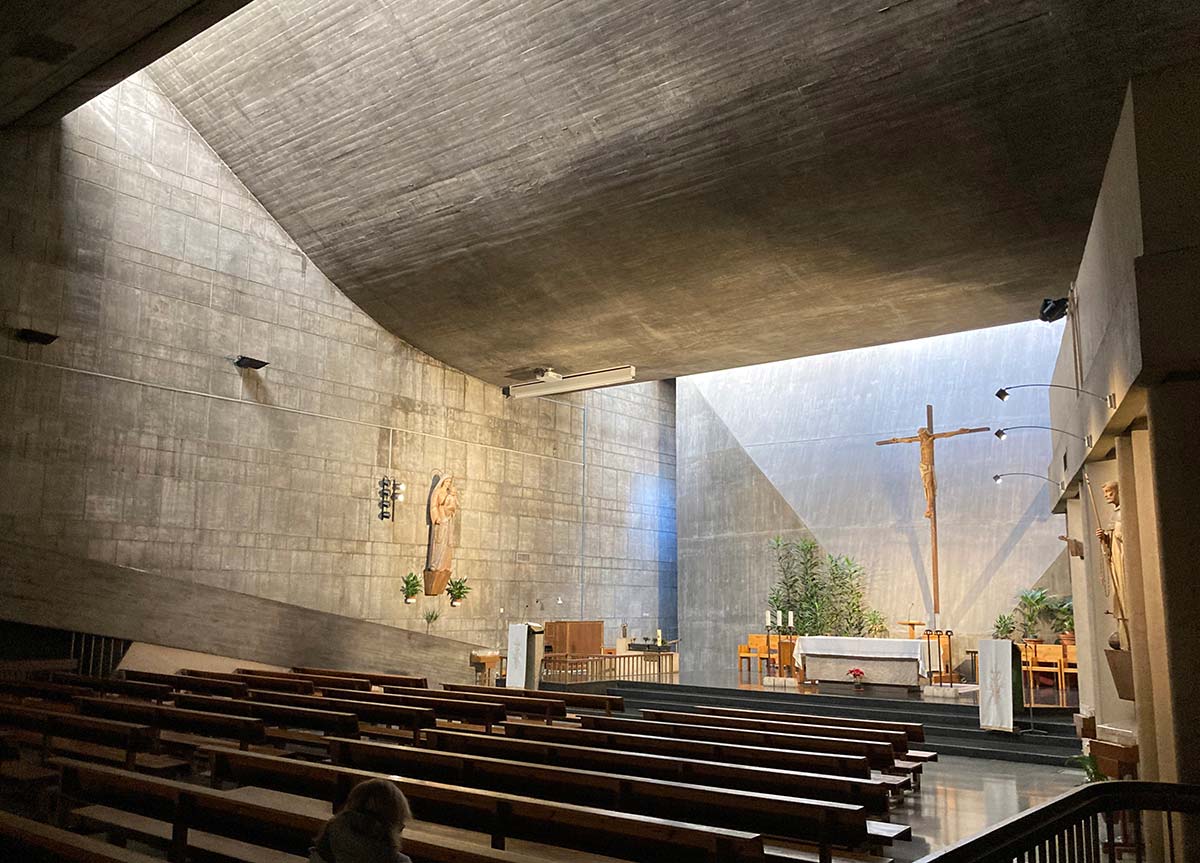 La chiesa brutalista Nuestra Señora del Rosario de Filipinas, datata 1970 - Photo © Jose M. Bustos