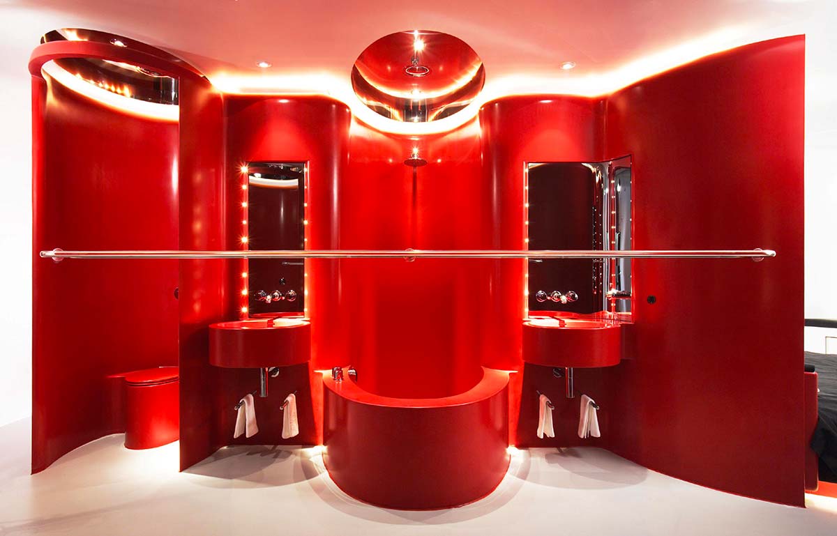 Uno degli scenografici bagni – parte integrante delle camere d’albergo – progettati da Ron Arad per Hotel Puerta América - Photo © courtesy Hotel Puerta América