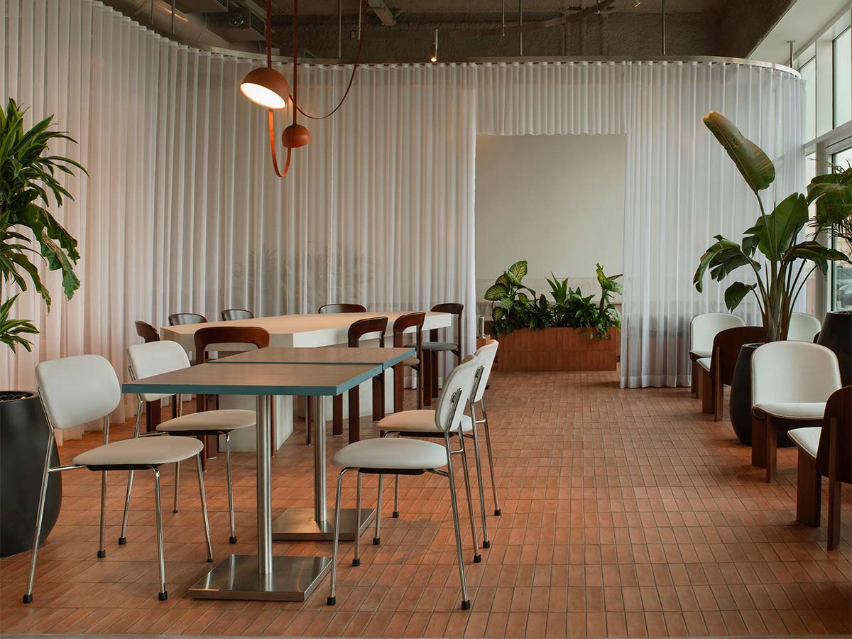 Brew Café Jumeirah by H2R Design