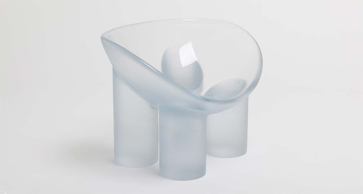 Roly-Poly Chair Water, design Toogood - Photo © Angus Mill, courtesy of Friedman Benda & Faye Toogood