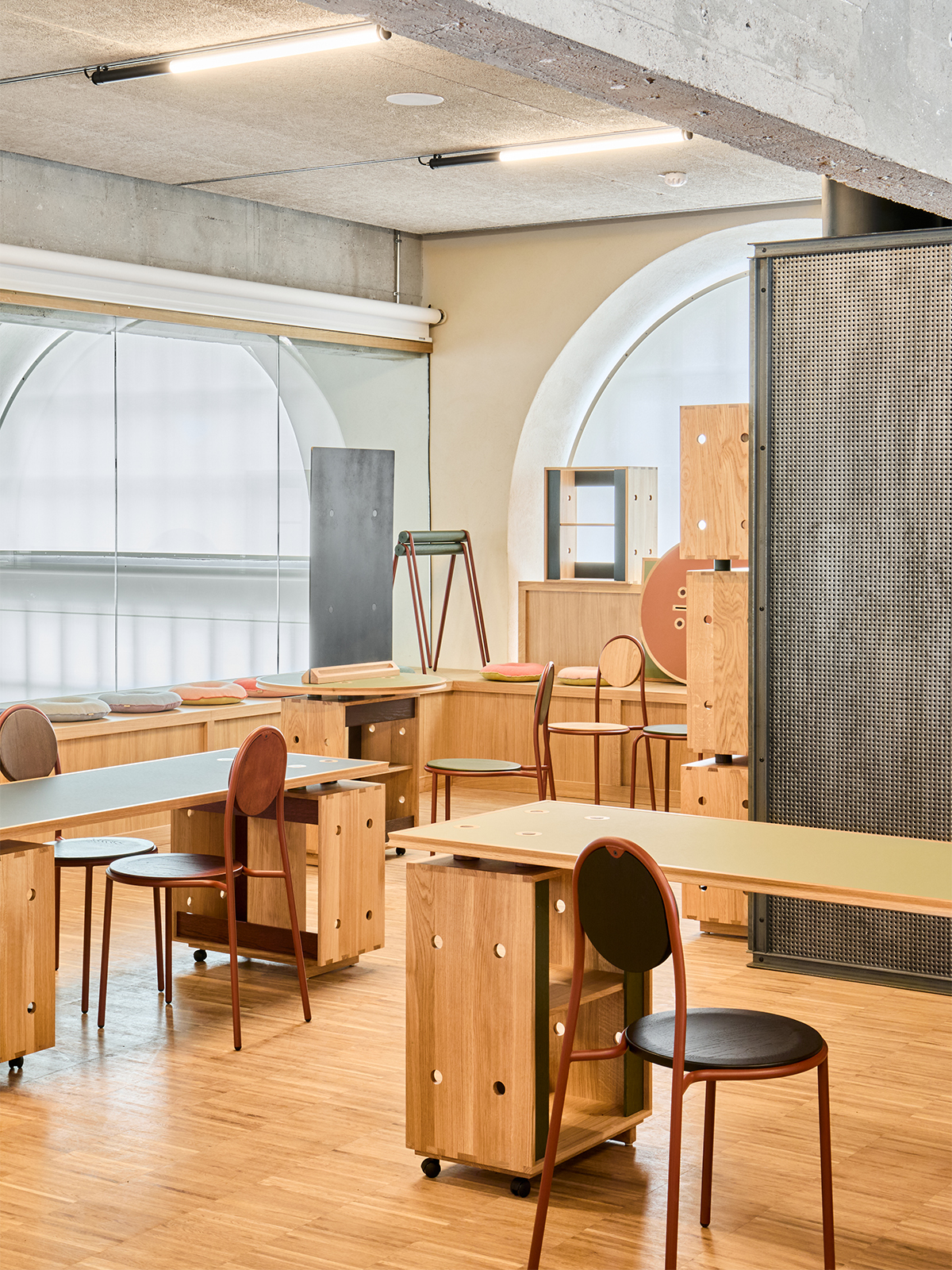 La Mezzanine, arredi didattici ideati dai designer Marie e Alexandre e realizzati da Alki per la Galerie nationale du design di Saint-Étienne